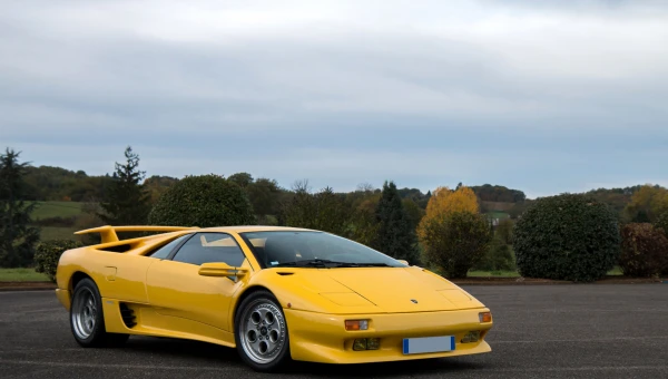 В РФ продают легендарный Lamborghini Diablo 1992 года выпуска за 34 млн рублей