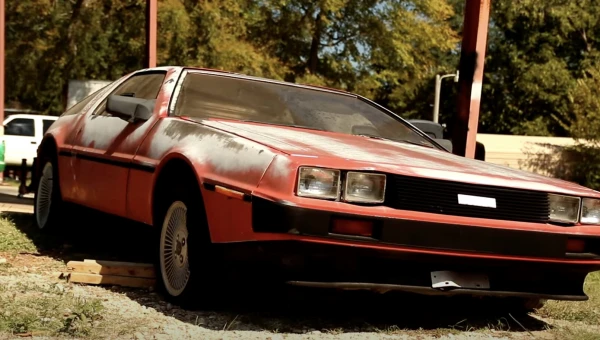 «Назад в будущее»: легендарный автомобиль DeLorean DMC-12 готовится к реставрации