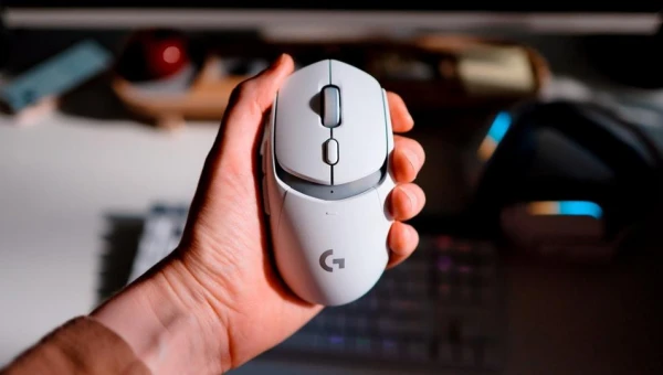 Беспроводная мышь Logitech G309 может работать без батареек