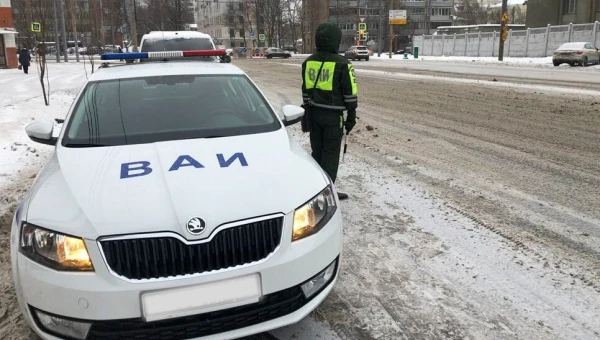 В ГАИ рассказали, могут ли сотрудники ВАИ останавливать гражданских водителей