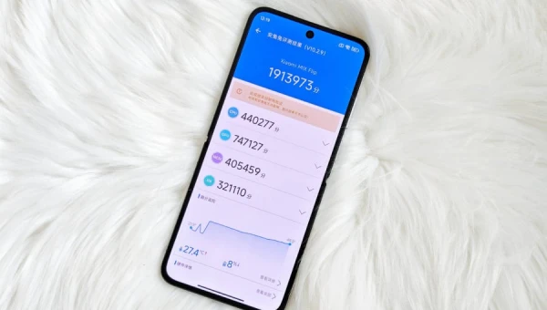Xiaomi Mix Flip – новый флагман в бенчмарк тестах