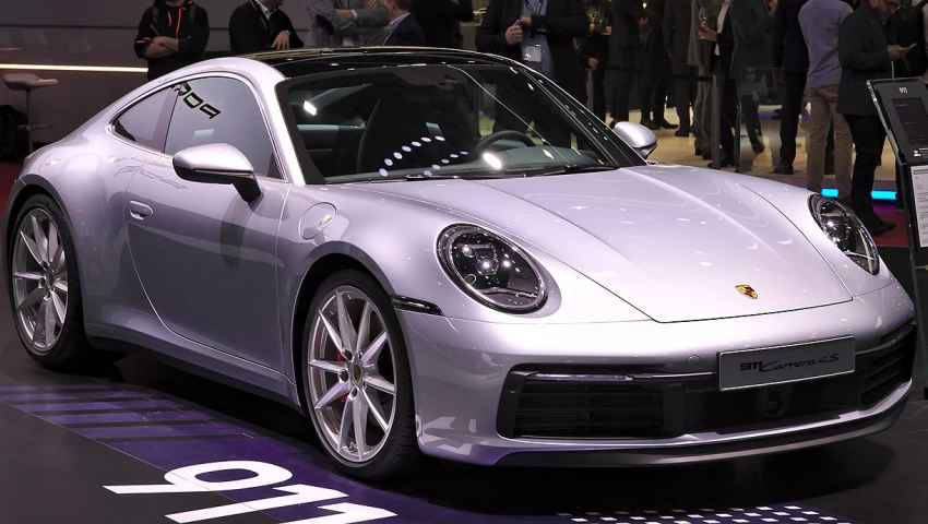 Porsche не собирается отказываться от бензиновых двигателей