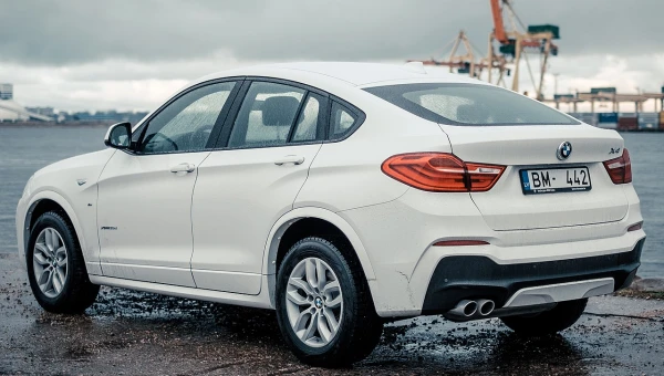 Кроссовер BMW X4 теперь можно купить в России за 9,18 млн рублей